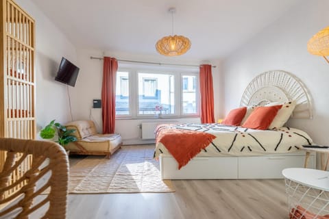 Bed, TV and multimedia, Photo of the whole room, Bedroom, internet