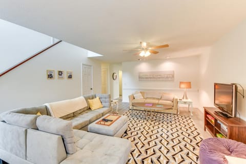 Charming Seneca Home - 3 Mi to Memorial Stadium! House in Lake Keowee