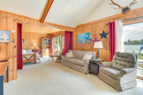 Lakefront Chetek Vacation Rental with Private Dock! House in Chetek