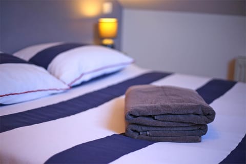 Bed, Photo of the whole room, Bedroom, towels