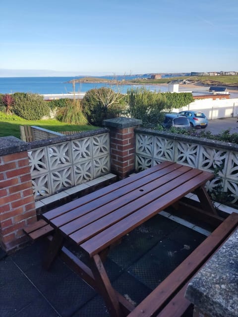 Day, Natural landscape, View (from property/room), Balcony/Terrace, Seating area, Dining area, Sea view, Parking