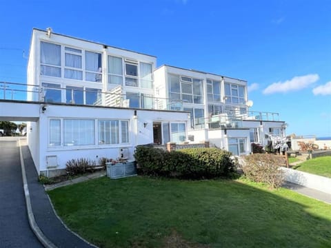Property building, Facade/entrance, Balcony/Terrace