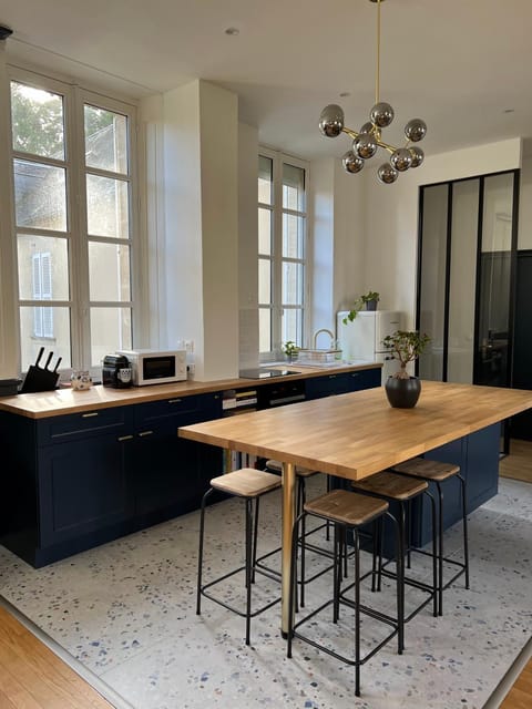 Kitchen or kitchenette, Dining area, minibar