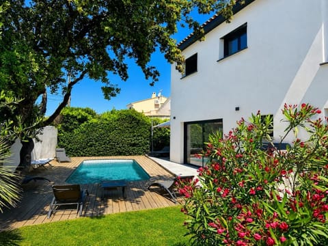 Property building, Patio, Spring, Day, Garden, Garden view, Pool view, Swimming pool