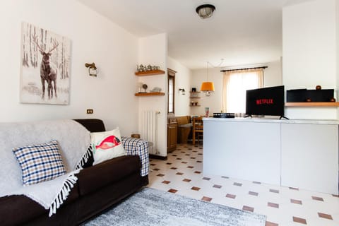 TV and multimedia, Living room, Photo of the whole room, locker