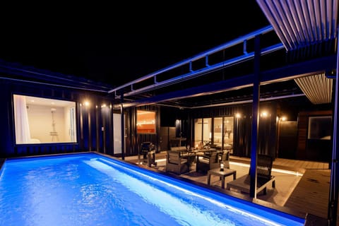 Night, Hot Tub, Balcony/Terrace, Pool view, Swimming pool
