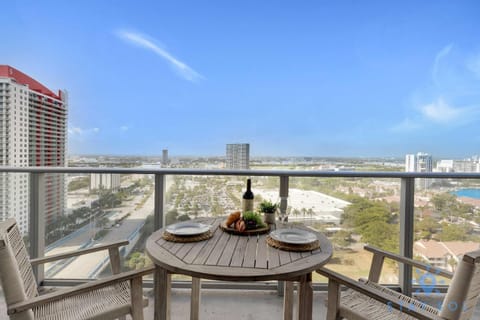 Luxury 1 Br Front Intracoastal View Balcony Pools Apartment in Hollywood Beach