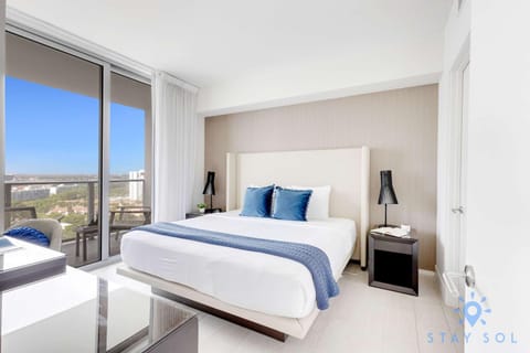 Luxury 1 Br Front Intracoastal View Balcony Pools Apartment in Hollywood Beach