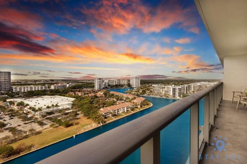 Luxury 1 Br Front Intracoastal View Balcony Pools Apartment in Hollywood Beach