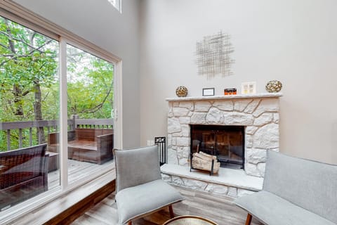 Brentwood Burrow House in Stroud Township