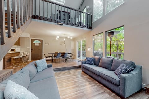 Brentwood Burrow House in Stroud Township