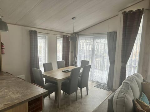 Luxury 6-8 Berth Lodge Apartment in New Milton