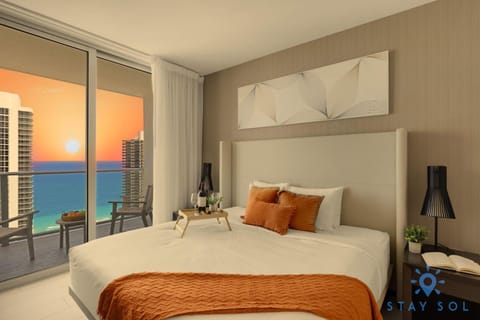 Oceanfront Balcony Enjoy Endless Views Hot Tub Apartment in Hollywood Beach