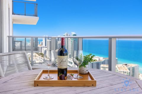 Oceanfront Balcony Enjoy Endless Views Hot Tub Apartment in Hollywood Beach
