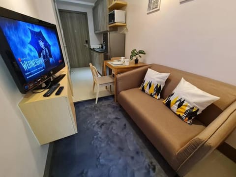Communal lounge/ TV room, TV and multimedia, Living room, Seating area, Evening entertainment