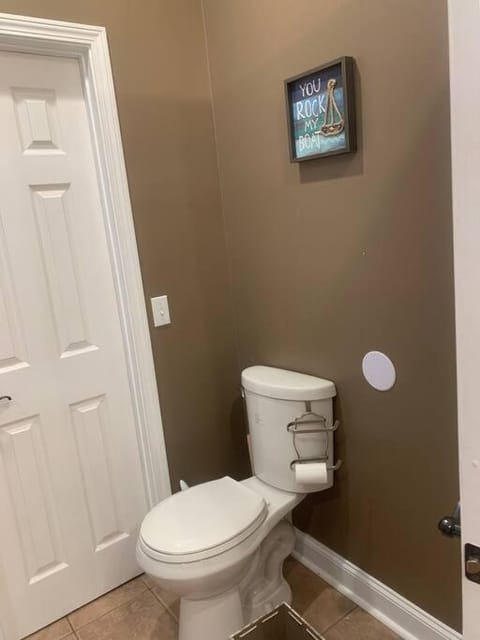 Charming and Comfy Cabin in the Heart of Pickwick! Cabin in Pickwick Lake