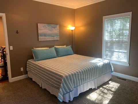 Charming and Comfy Cabin in the Heart of Pickwick! Cabin in Pickwick Lake