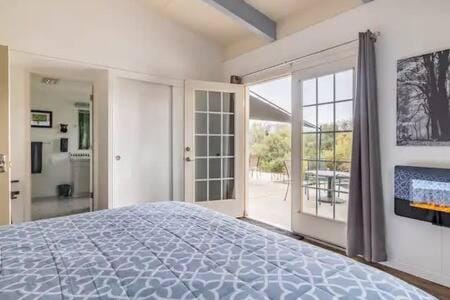 Black Bear Haven Hot tub Pool table BBQ Darts House in Oakhurst