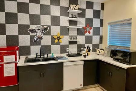 Crazy Cow Private HOT TUB BBQ Sleeps 2 Apartment in Ahwahnee