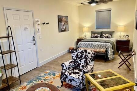 Crazy Cow Private HOT TUB BBQ Sleeps 2 Apartment in Ahwahnee