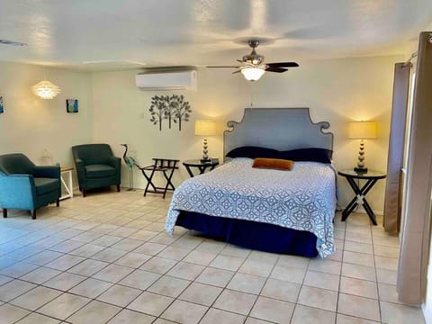 Crane Suite Hot Tub Bbq King Bed- Sleeps 4 House in Ahwahnee