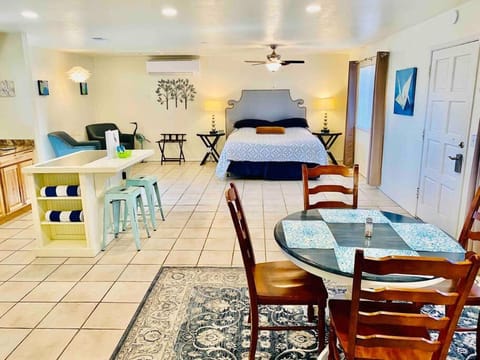 Crane Suite Hot Tub Bbq King Bed- Sleeps 4 House in Ahwahnee