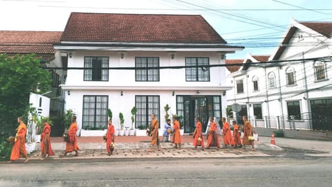 Property building, Day, Street view