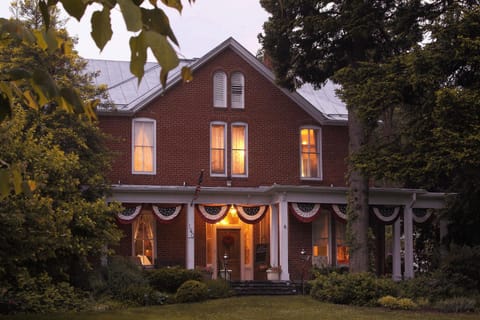 Facade/entrance, Mountain view