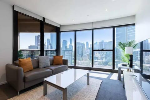 View (from property/room), Balcony/Terrace, Living room, Seating area, City view