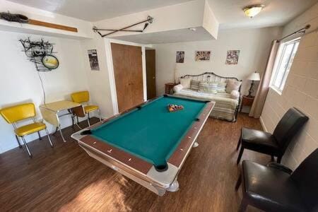 Creekside Dream Game Room Sleeps 12 bbq near town House in Oakhurst