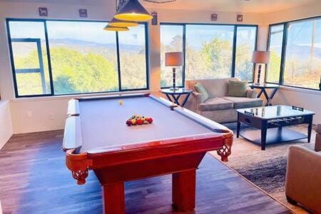 Deer Haven Hot Tub Foosball Pool Table House in Ahwahnee