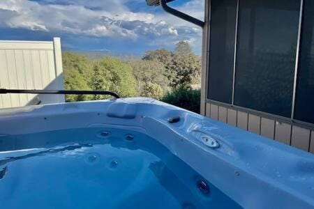 Deer Haven Hot Tub Foosball Pool Table House in Ahwahnee