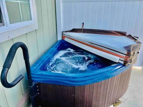 Raccoon Hideout Hot Tub BBQ Arcade Darts House in Oakhurst