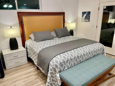 White Feather Suite Hot Tub Private Sleeps 2 House in Ahwahnee