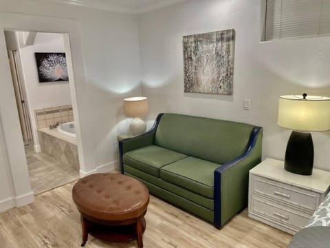 White Feather Suite Hot Tub Private Sleeps 2 House in Ahwahnee