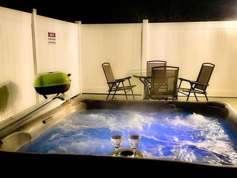Wild Stallion HOT TUB Sleeps 4 Darts Private House in Ahwahnee