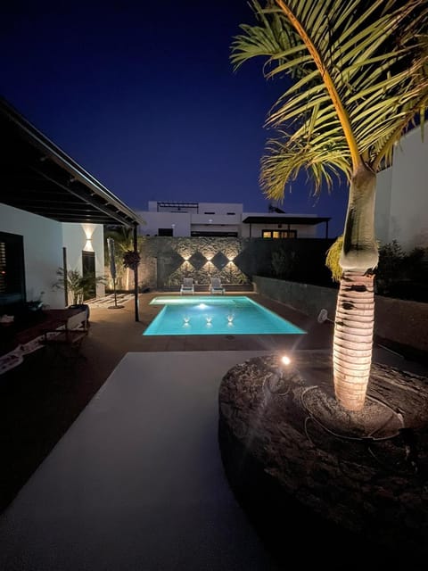 Night, Balcony/Terrace, Pool view, Swimming pool, sunbed