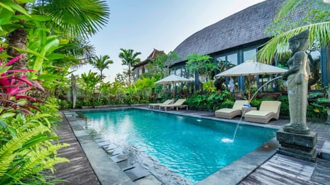 Swimming pool, Swimming pool