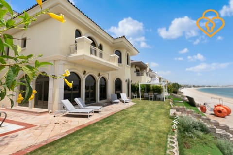 Keysplease Upgraded 4 BR Beach Villa W Private Beach, Palm Villa in Dubai