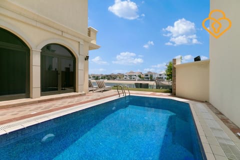 Keysplease Upgraded 4 BR Beach Villa W Private Beach, Palm Villa in Dubai