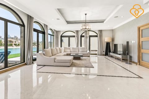 Keysplease Upgraded 4 BR Beach Villa W Private Beach, Palm Villa in Dubai