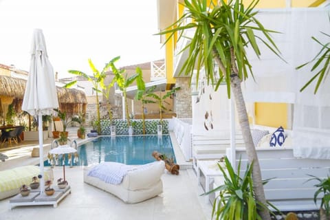 Patio, Day, Natural landscape, Garden, Seating area, Garden view, Pool view, Swimming pool, sunbed