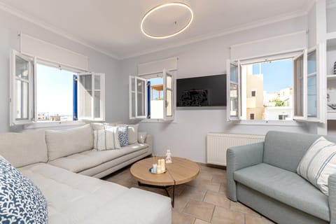 Communal lounge/ TV room, TV and multimedia, Living room, Decorative detail, Seating area, Evening entertainment, City view, Landmark view, Street view, Quiet street view, air conditioner
