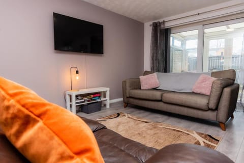 Communal lounge/ TV room, TV and multimedia, Living room, Seating area