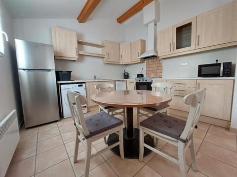 Kitchen or kitchenette, Dining area, dishwasher, minibar, pet friendly, stove, toaster