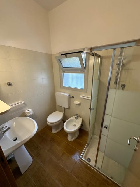 Shower, Toilet, Bathroom, bidet