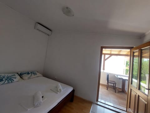 Iva apartment 50m from see (7person) Apartment in Zadar County