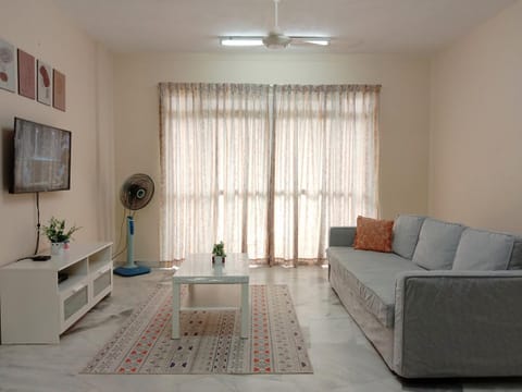 TV and multimedia, Living room, Seating area, Evening entertainment