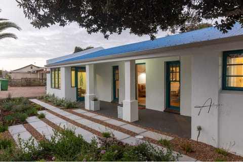 Facade/entrance, Garden