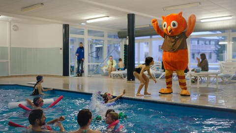 Swimming pool, children